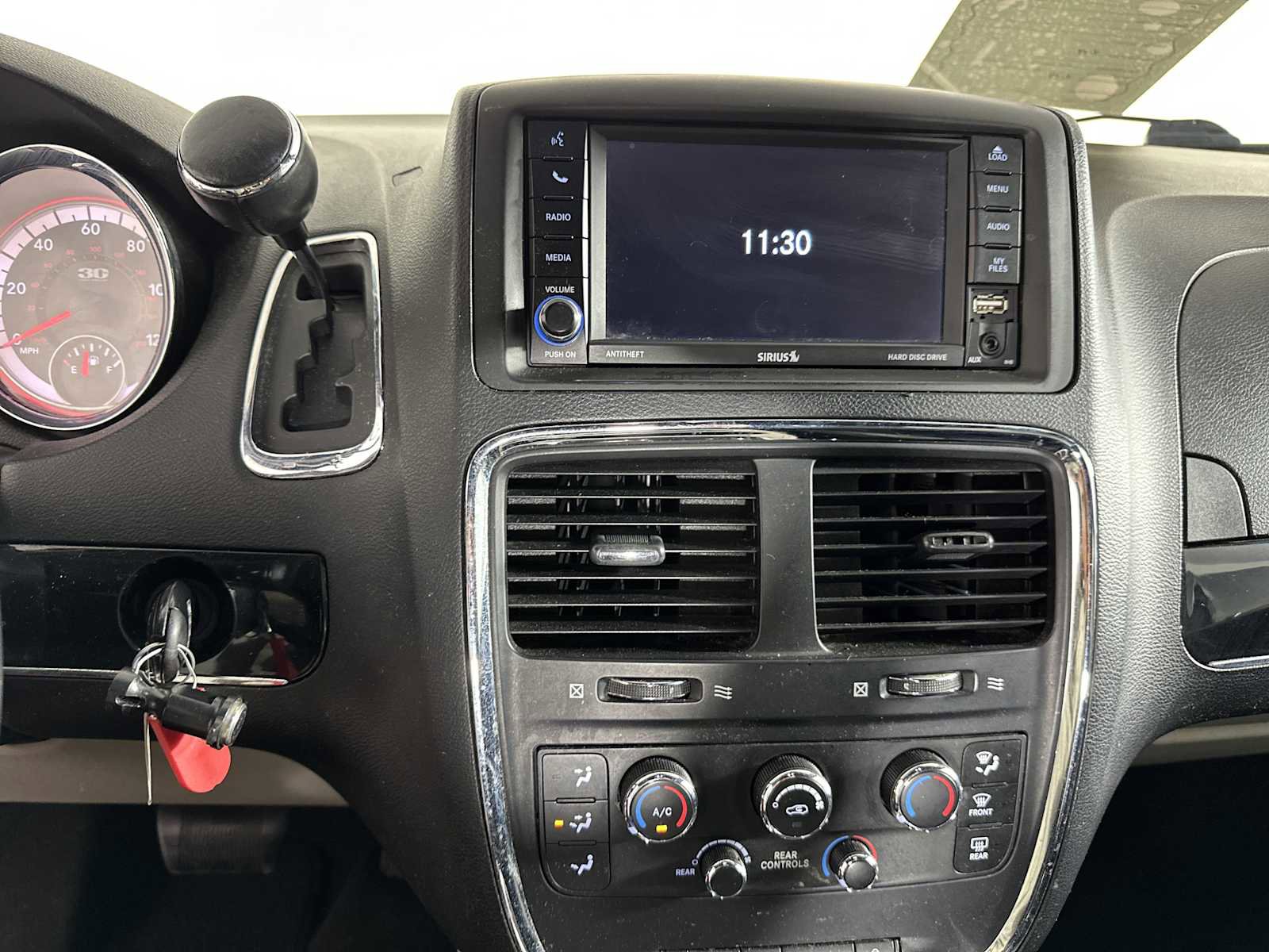 Used 2014 Dodge Grand Caravan SXT FWD image 19