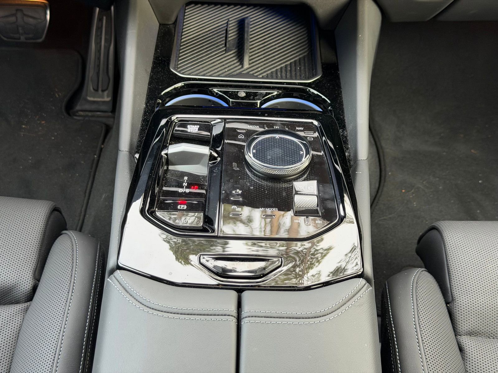 Certified 2025 BMW 540i xDrive w/ M Sport Package image 19