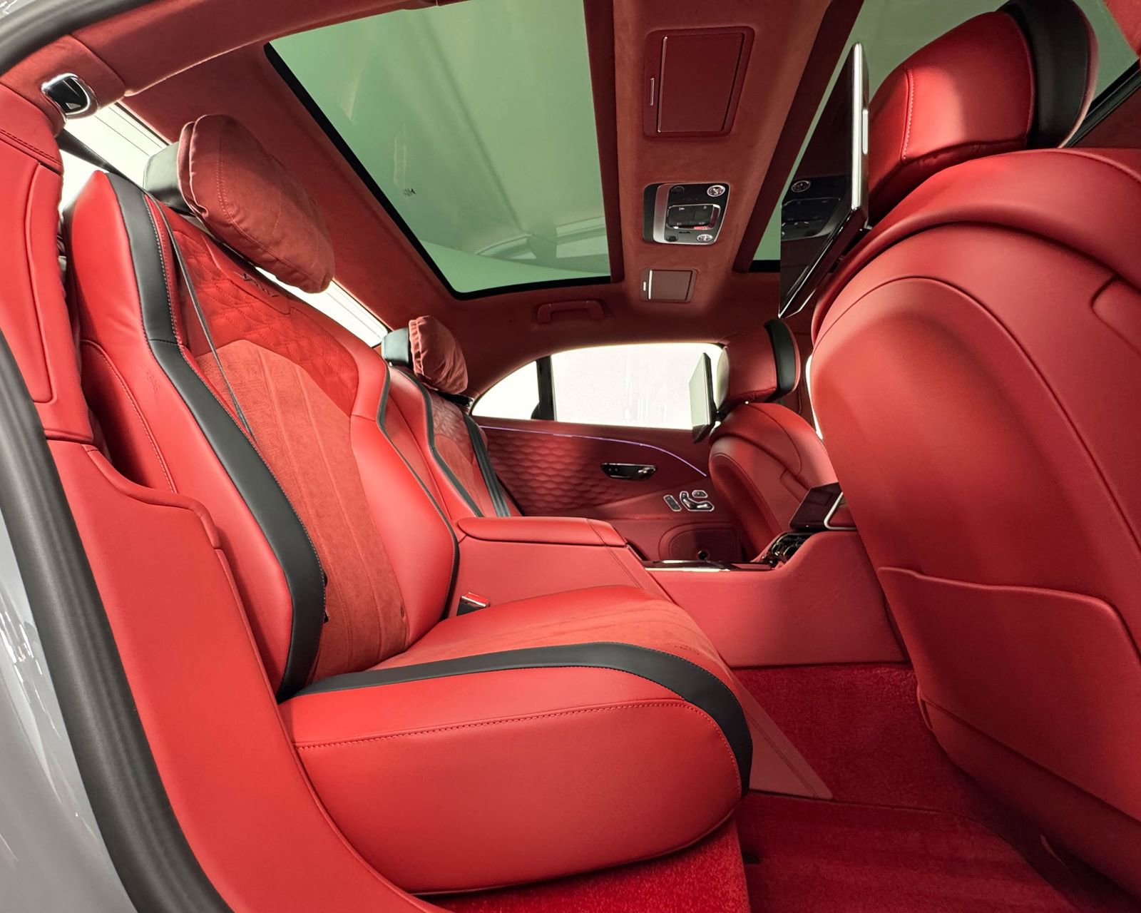 New 2025 Bentley Flying Spur Plug-In Hybrid image 44