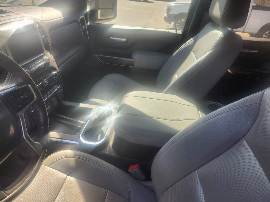 Used 2023 Chevrolet Silverado 3500 LTZ w/ LTZ Convenience Package image 9