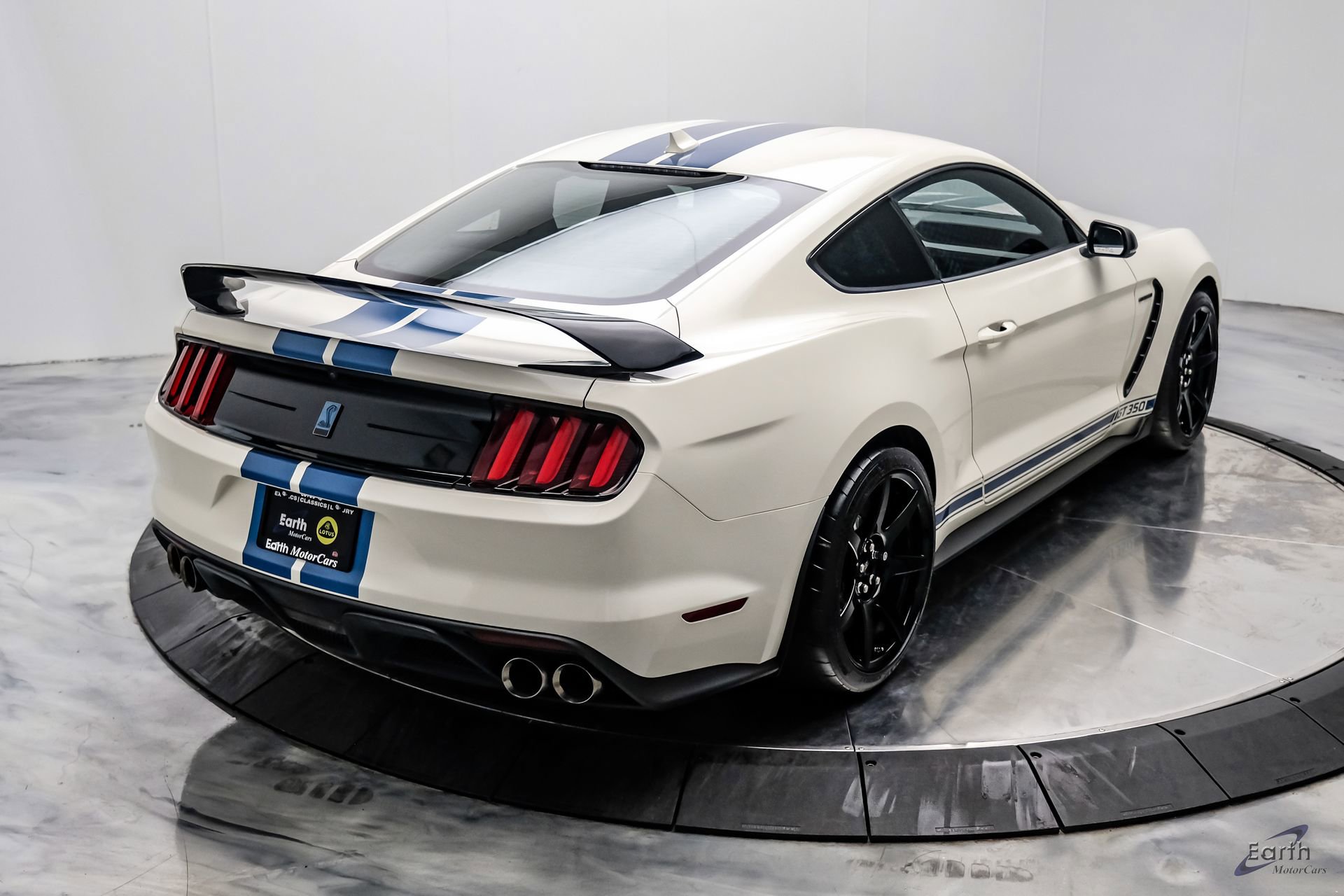 Used 2020 Ford Mustang Shelby GT350R w/ GT350R Equipment Group 920A RWD image 22