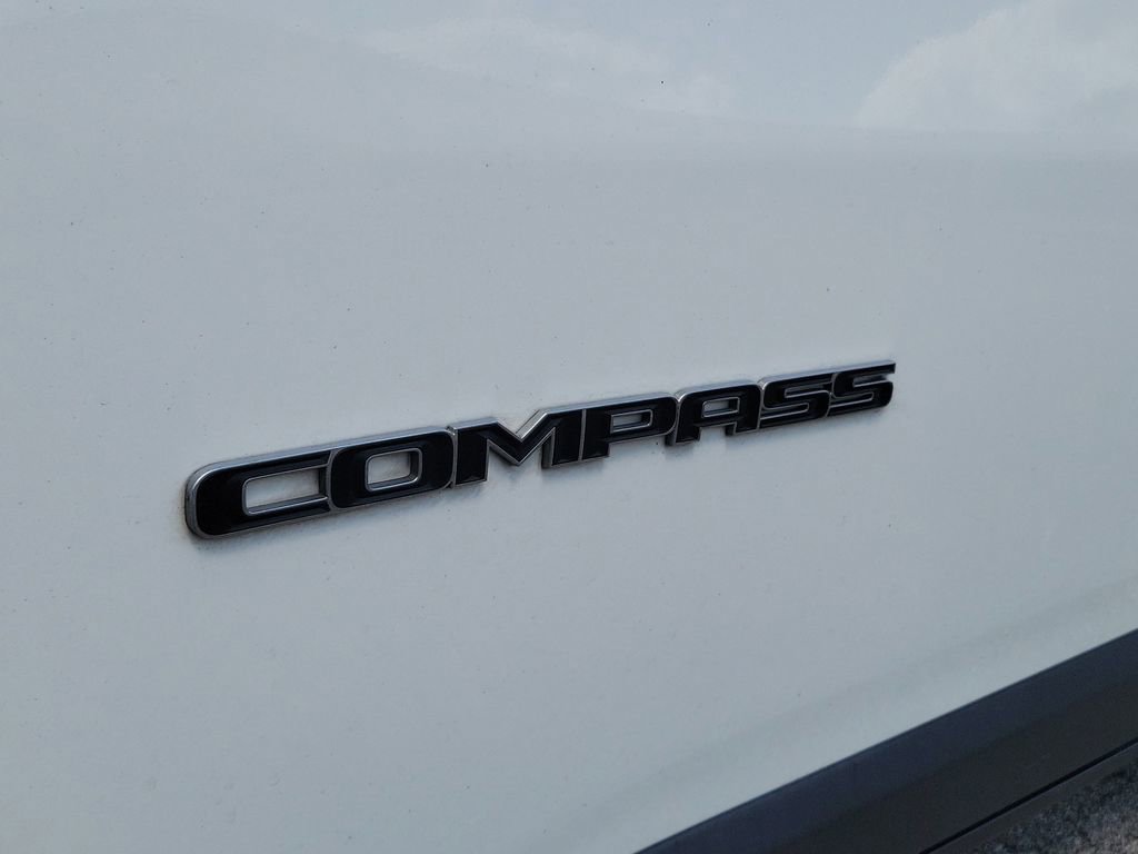 Used 2019 Jeep Compass Latitude FWD image 8