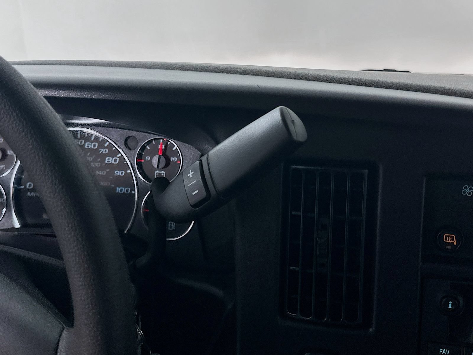 Used 2025 Chevrolet Express 2500 w/ Enhanced Convenience Package RWD image 27