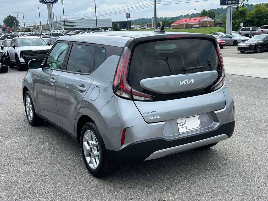 Used 2025 Kia Soul LX w/ LX Technology Package FWD image 27
