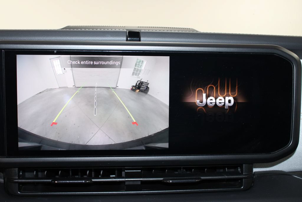 Used 2025 Jeep Wrangler Unlimited Sahara AWD/4WD image 49
