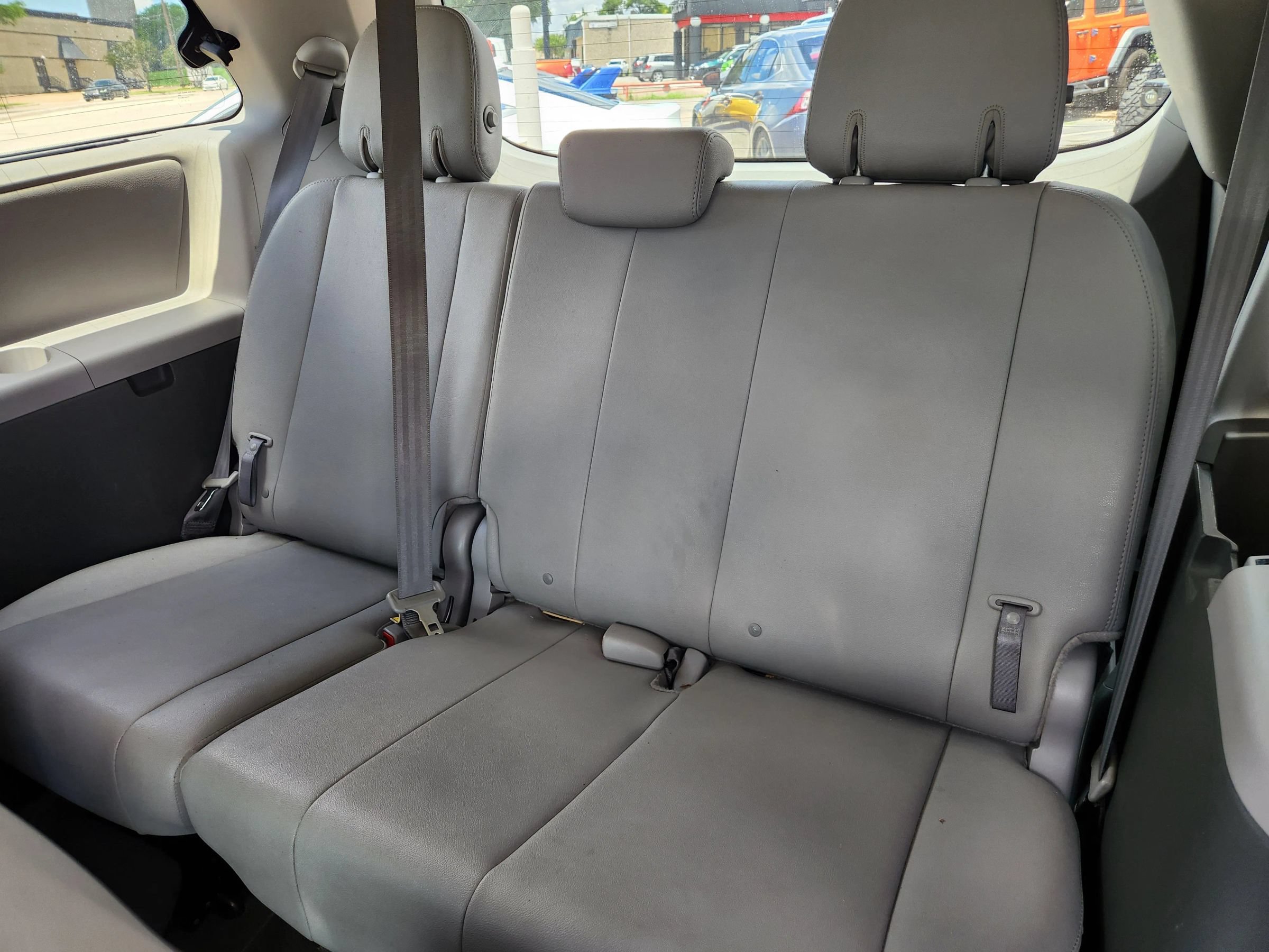 Used 2017 Toyota Sienna XLE w/ XLE Navigation Package FWD image 9