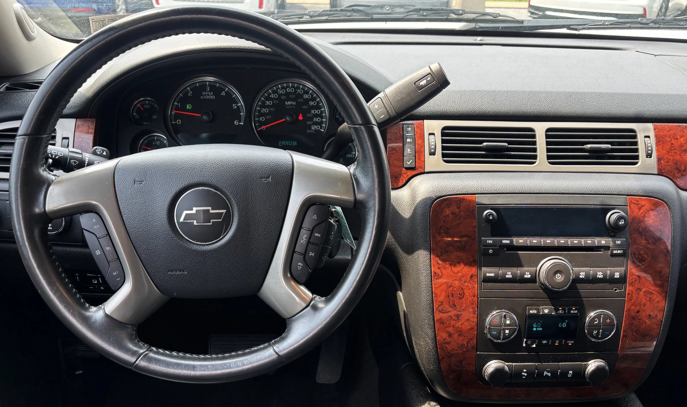 Used 2014 Chevrolet Tahoe LT w/ Luxury Package AWD/4WD image 12