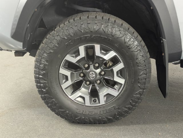Used 2021 Toyota Tacoma TRD Off-Road AWD/4WD image 11