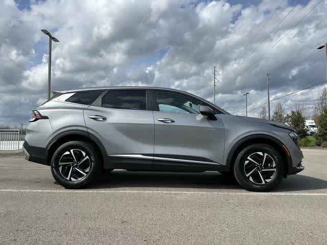 Used 2023 Kia Sportage LX image 3