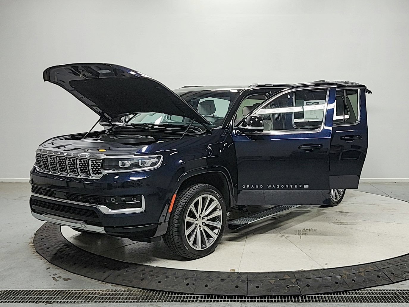 Used 2023 Jeep Grand Wagoneer L Series II AWD/4WD image 11
