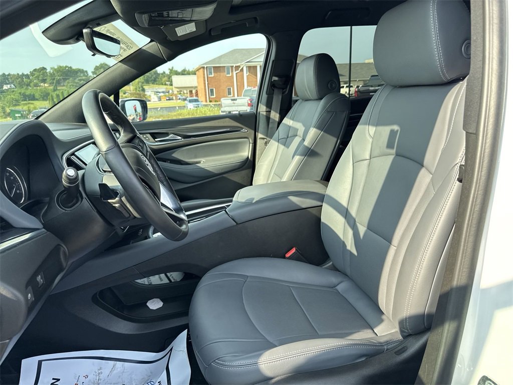 Used 2024 Buick Enclave Essence image 17