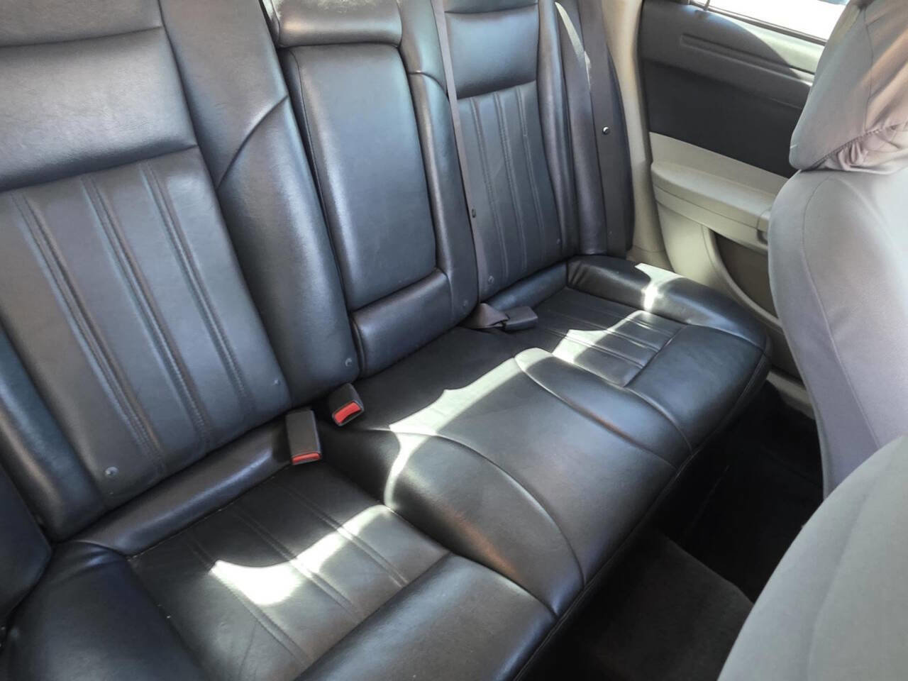 Used 2005 Chrysler 300 image 8