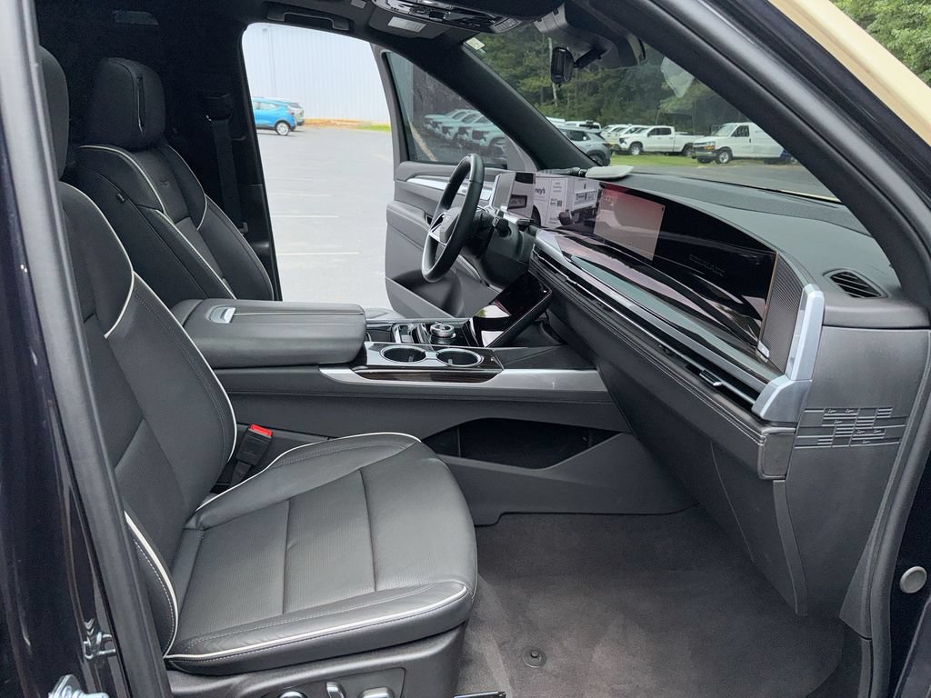 Used 2025 Cadillac Escalade Premium Luxury AWD/4WD image 32