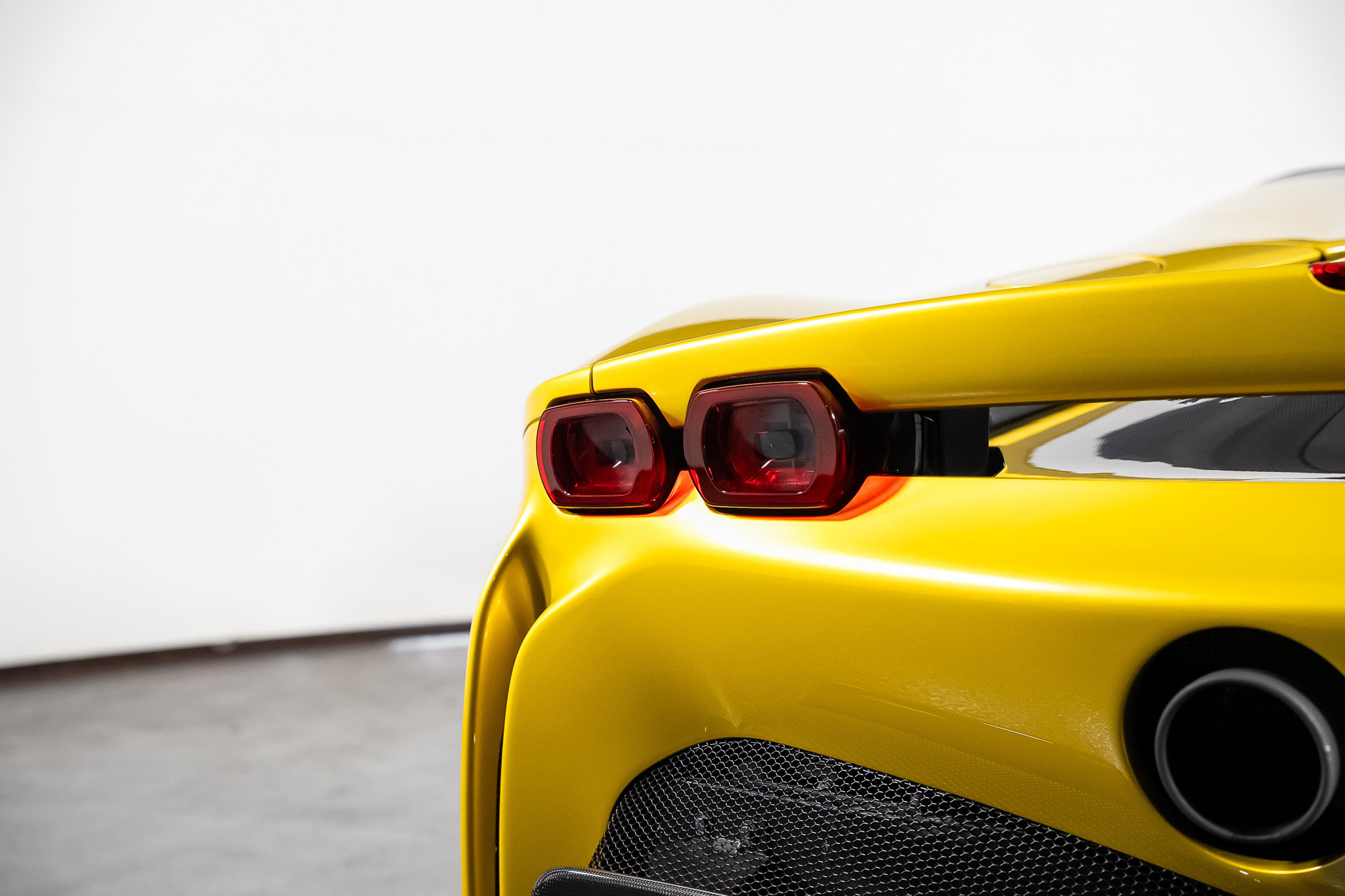 Used 2024 Ferrari SF90 Spider AWD/4WD image 24
