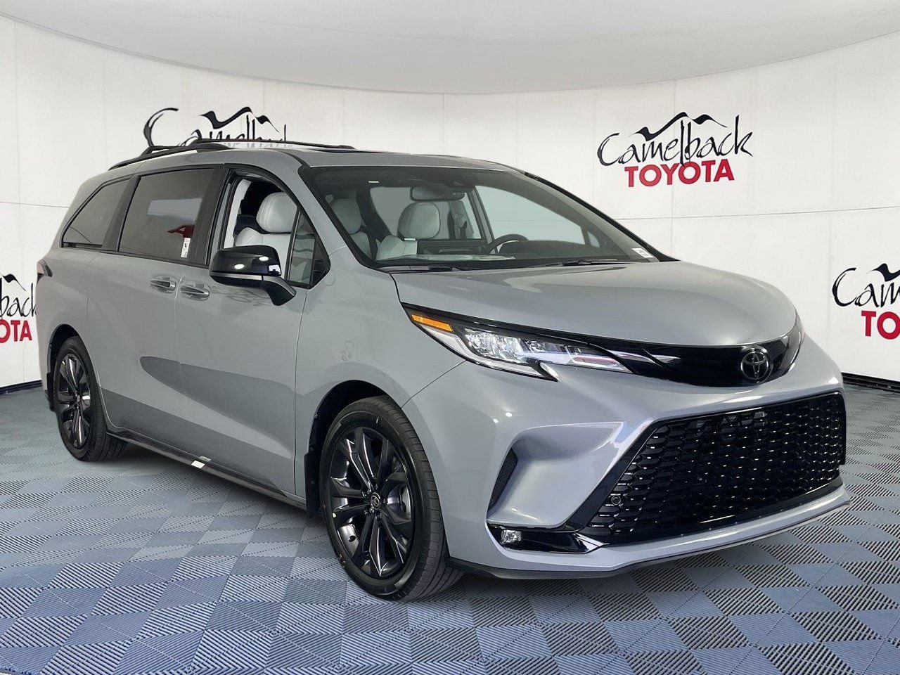 New 2026 Toyota Sienna XSE FWD image 3