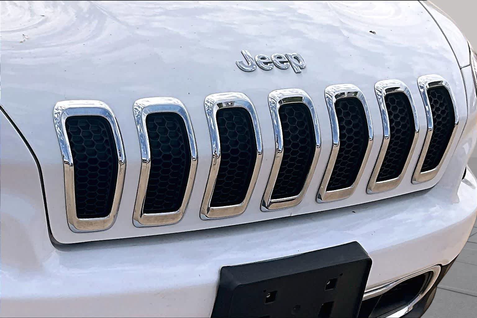 Used 2017 Jeep Cherokee Limited AWD/4WD image 30