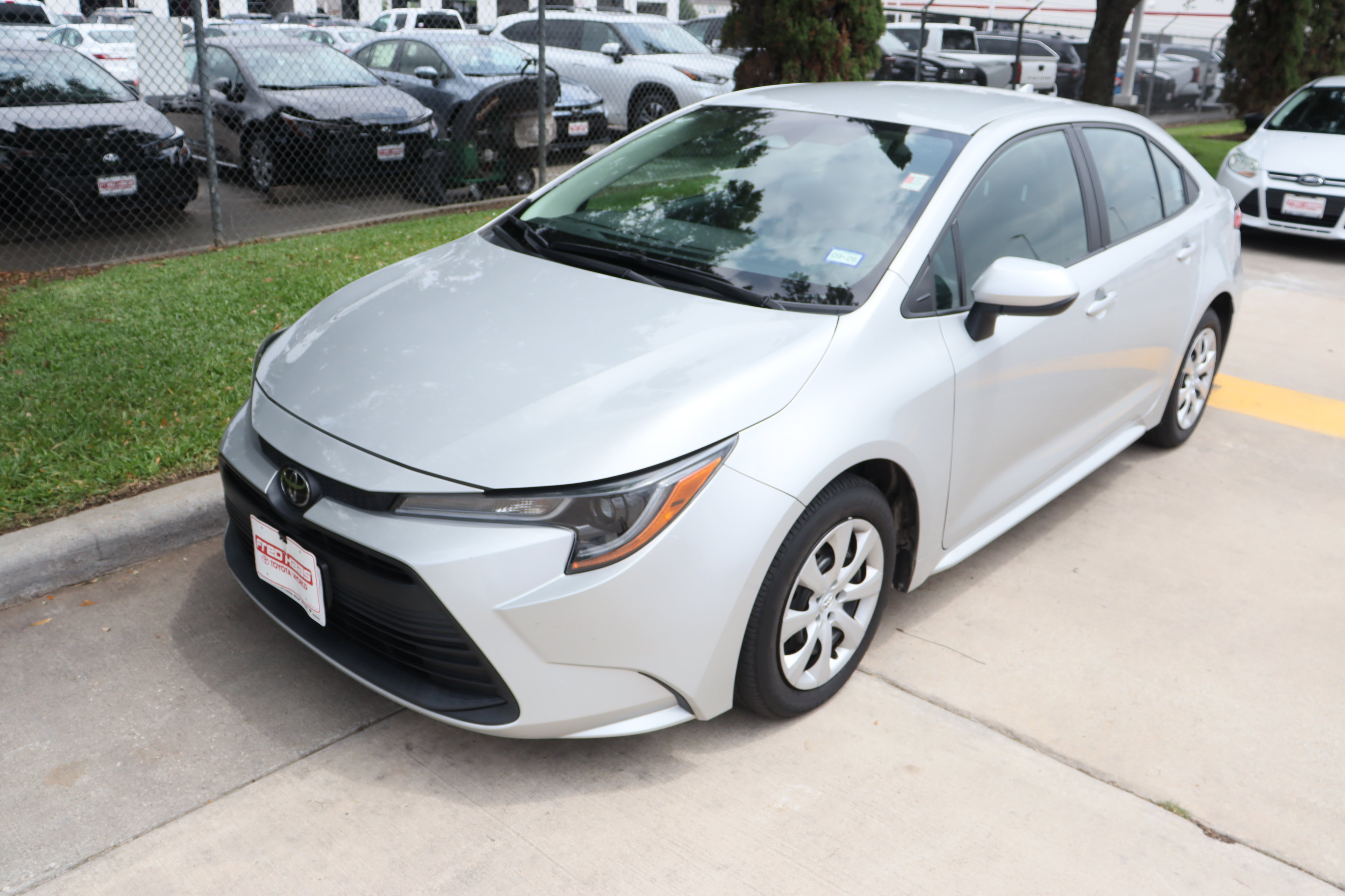 Used 2024 Toyota Corolla LE FWD image 5