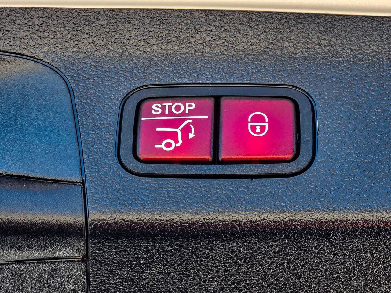 Used 2024 Mercedes-Benz GLS 450 4MATIC image 41