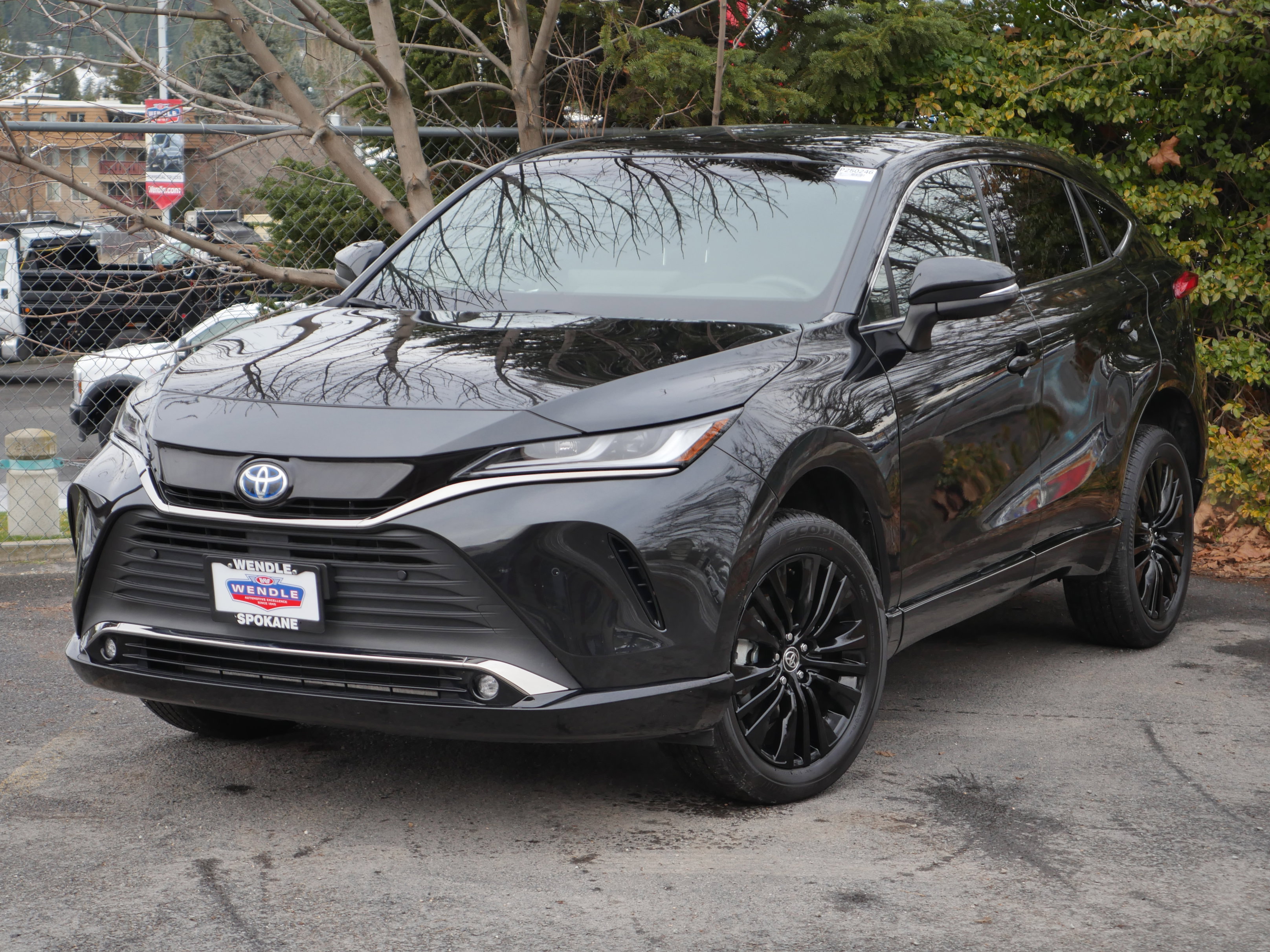 Used 2023 Toyota Venza Nightshade image 2