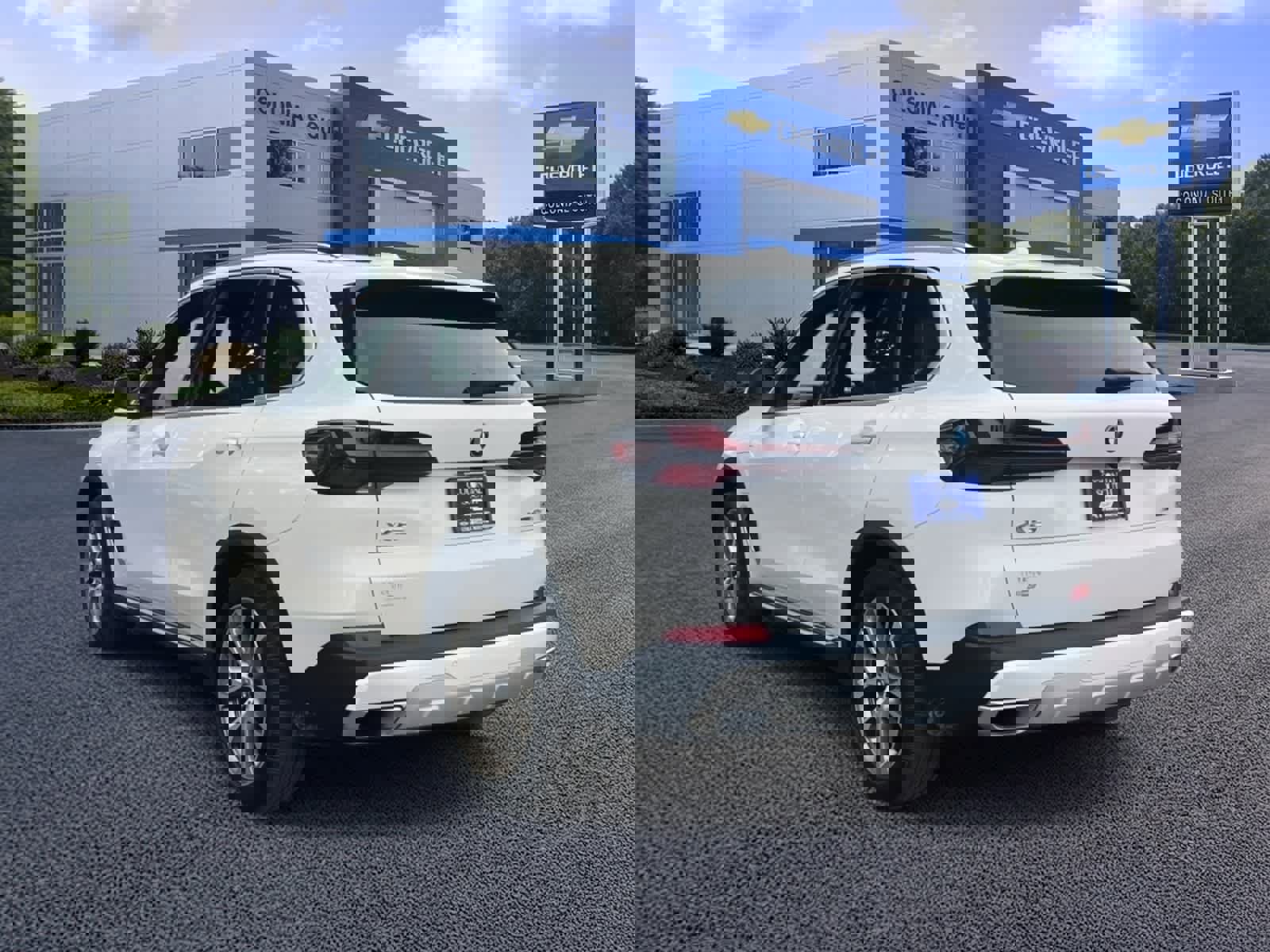 Used 2025 BMW X5 xDrive50e image 4