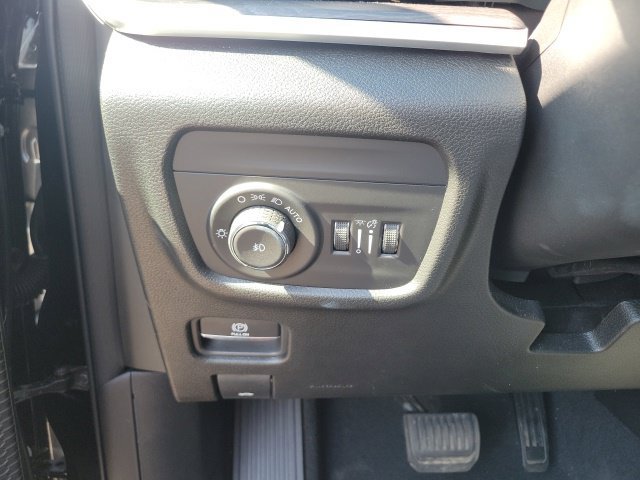 Used 2023 Jeep Grand Cherokee Limited AWD/4WD image 41