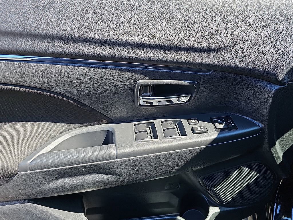 Used 2025 Mitsubishi Outlander Sport ES image 12
