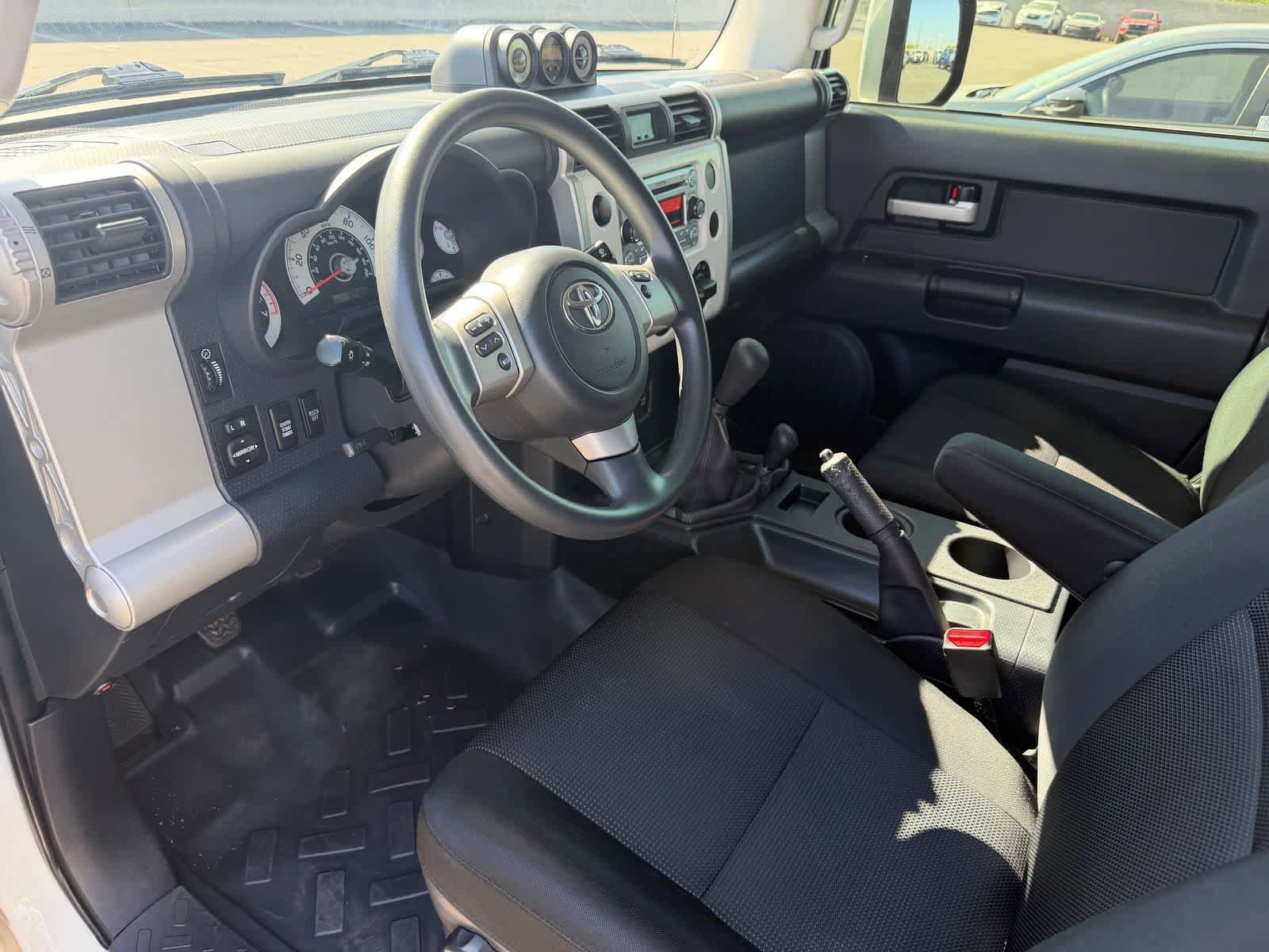Used 2014 Toyota FJ Cruiser 4WD w/ Convenience Package image 2