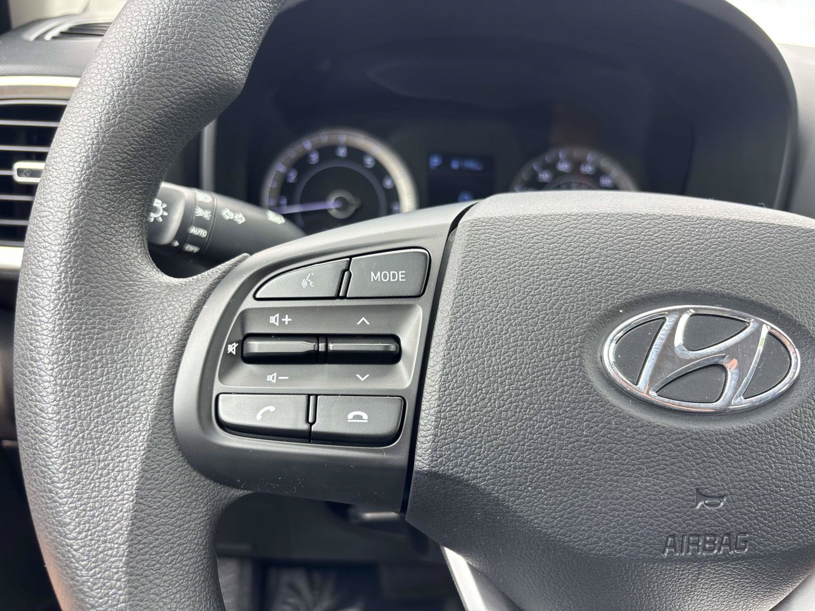 Certified 2022 Hyundai Venue SE w/ Cargo Package FWD image 18