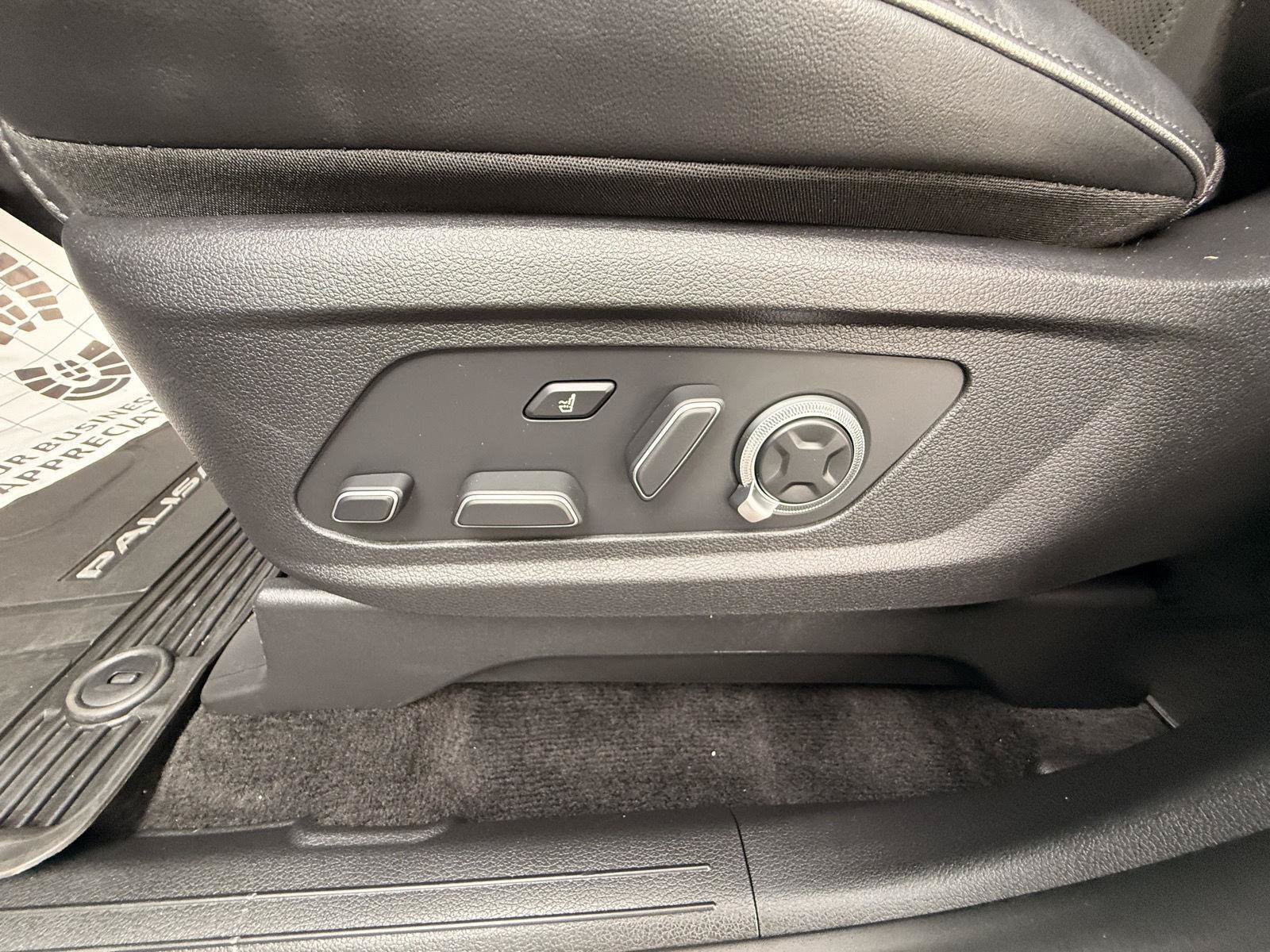 Certified 2025 Hyundai Palisade Calligraphy AWD/4WD image 15