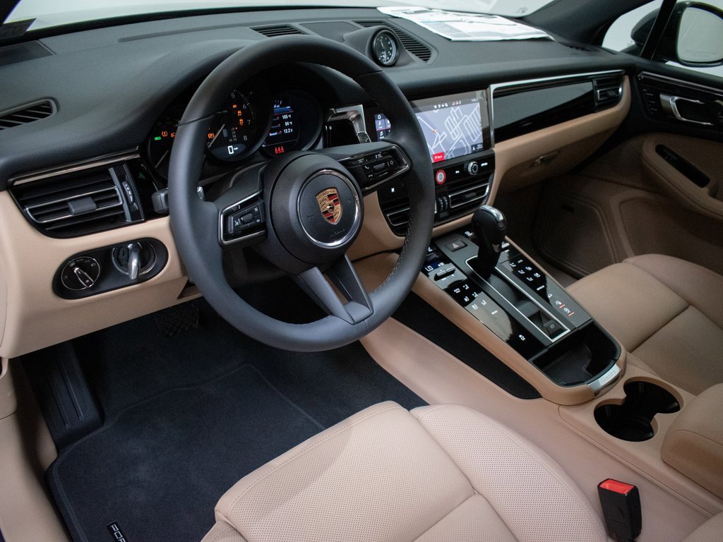 New 2025 Porsche Macan image 4