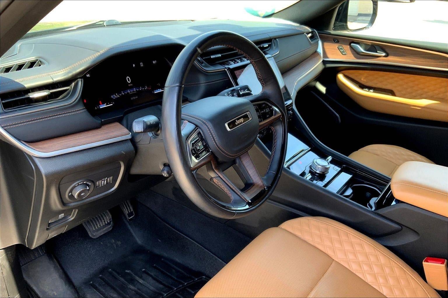 Used 2022 Jeep Grand Cherokee L Summit w/ Luxury Tech Group V AWD/4WD image 15
