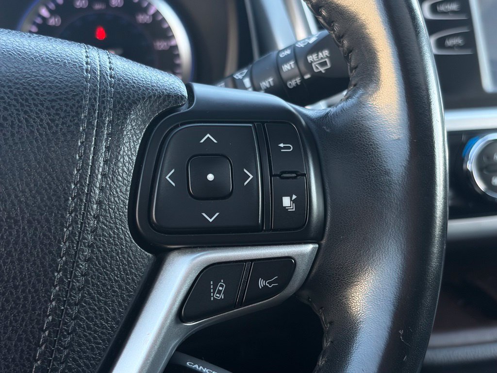 Used 2018 Toyota Highlander XLE w/ Protection Package #3 AWD/4WD image 32