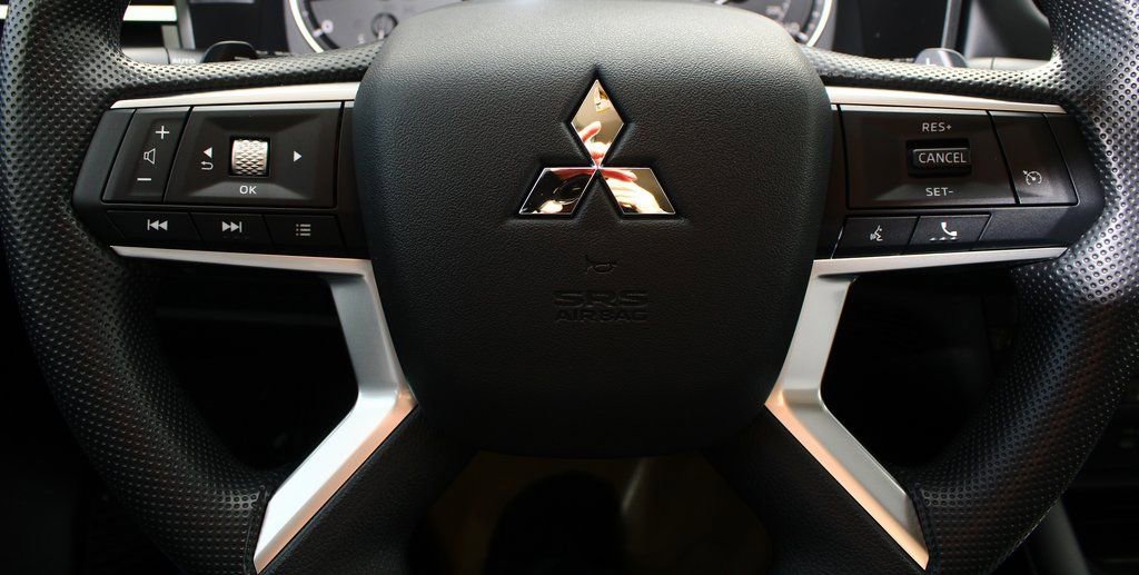 New 2026 Mitsubishi Outlander ES image 13