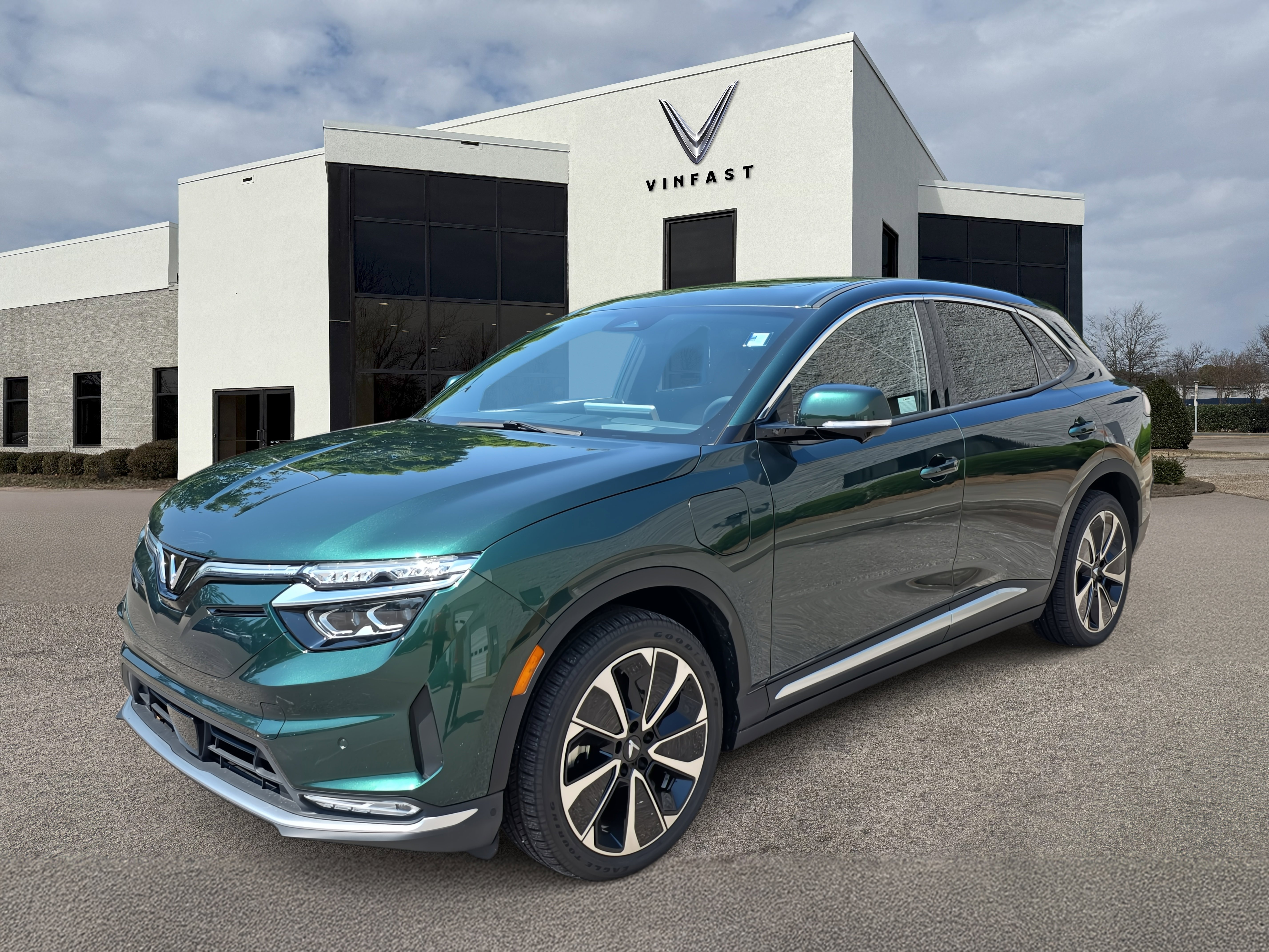New 2025 VinFast VF 8 Plus image 1