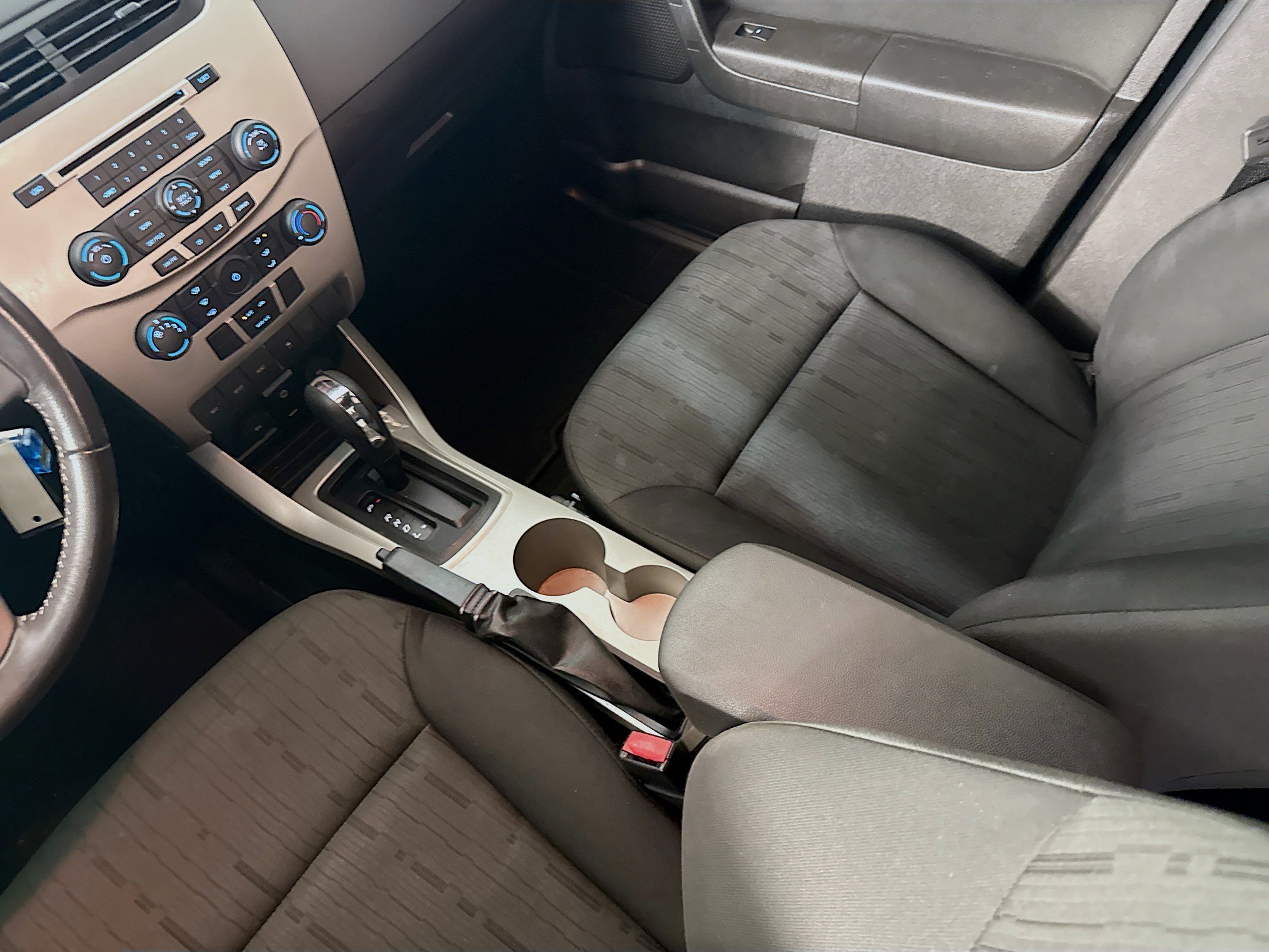 Used 2010 Ford Focus SE FWD image 25