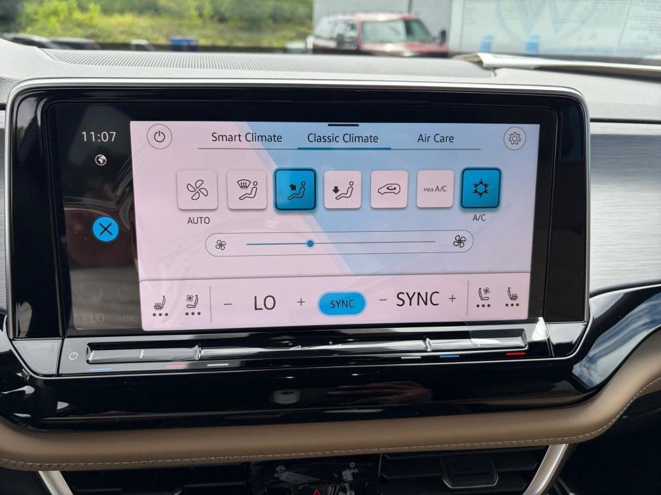 New 2026 Volkswagen Atlas Cross Sport SE AWD/4WD image 17