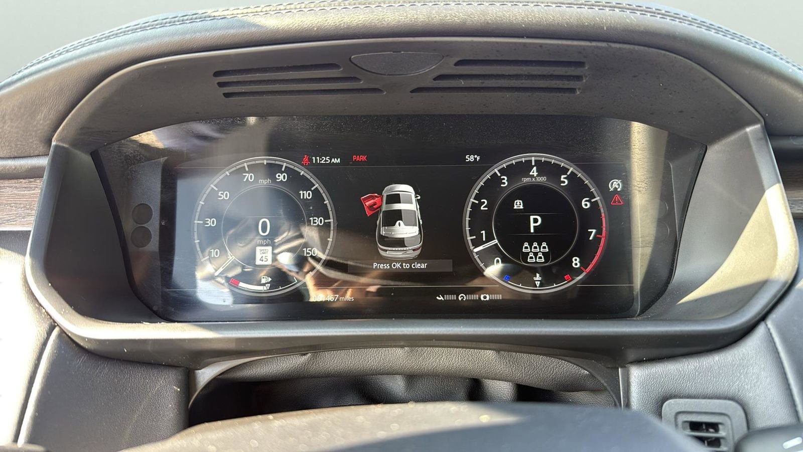 Used 2020 Land Rover Discovery HSE Luxury image 13