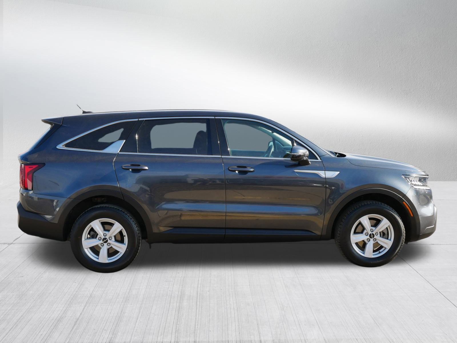Used 2022 Kia Sorento LX image 8
