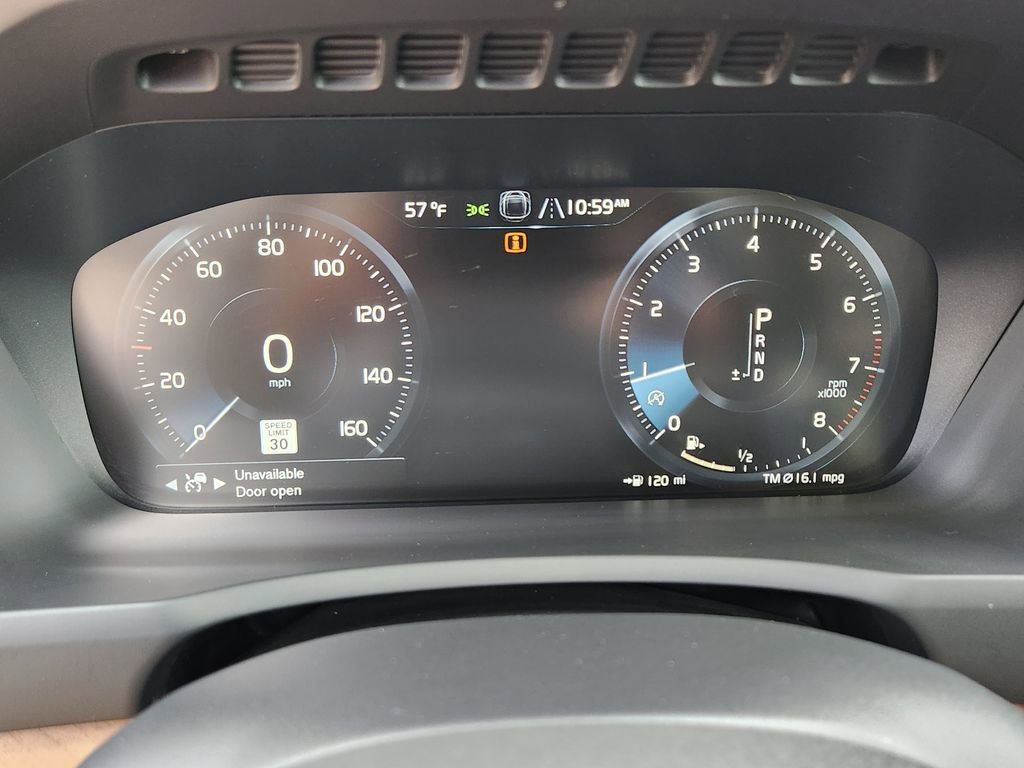 Used 2021 Volvo XC90 T6 Momentum w/ Climate Package image 6