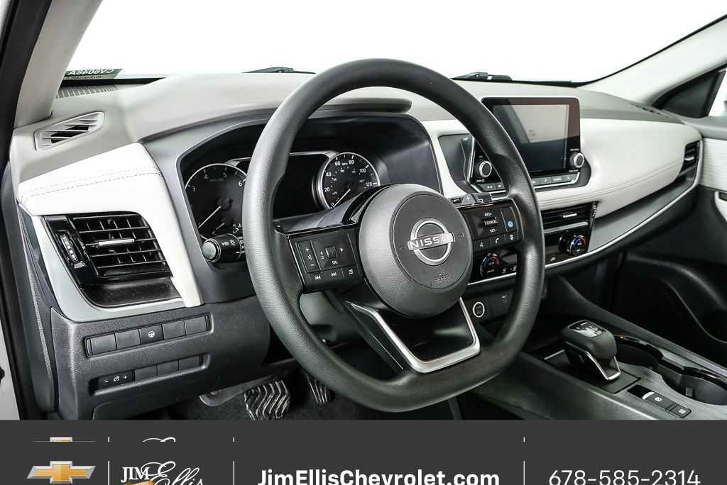 Used 2022 Nissan Rogue SV image 4