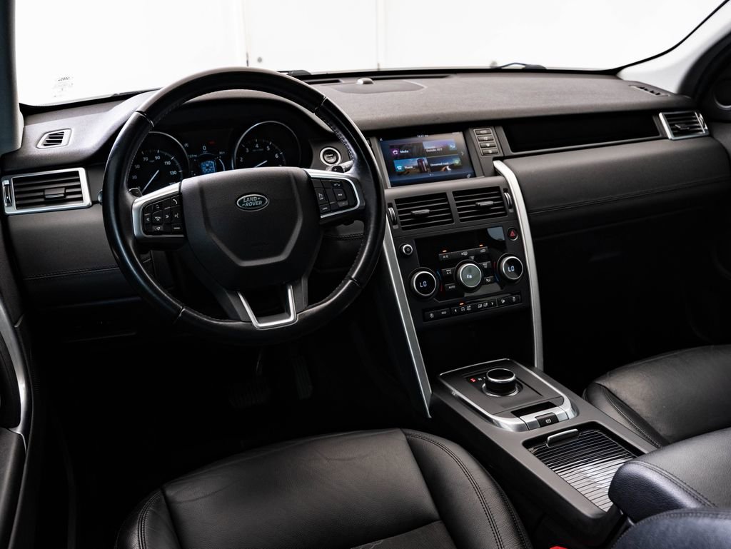 Used 2018 Land Rover Discovery Sport SE image 4