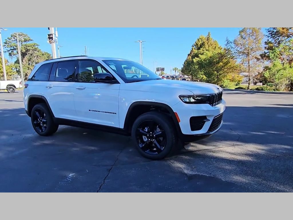 New 2025 Jeep Grand Cherokee Altitude RWD image 37