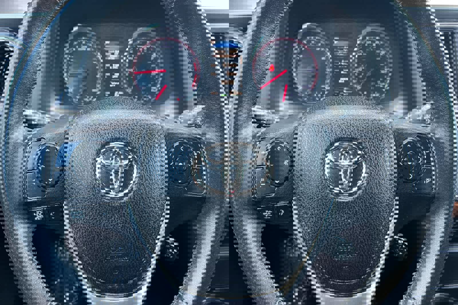 Used 2016 Toyota RAV4 SE image 24