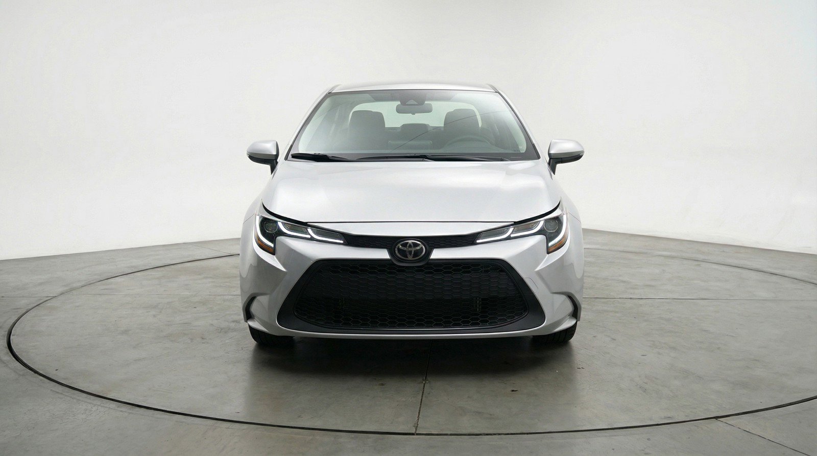 Used 2025 Toyota Corolla LE FWD image 2