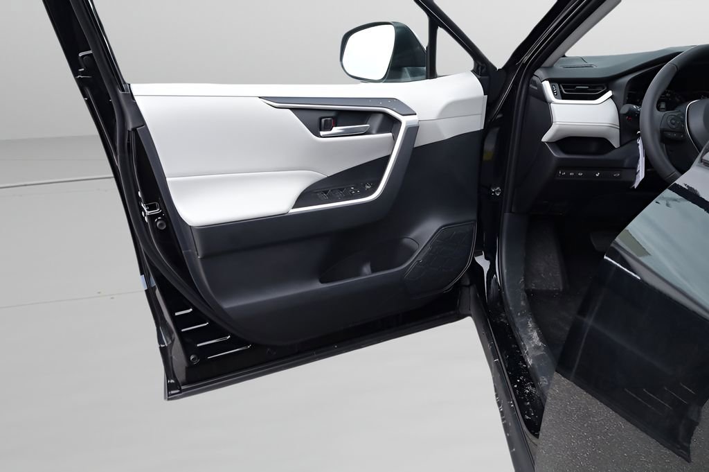 New 2025 Toyota RAV4 XLE w/ Convenience Package image 6