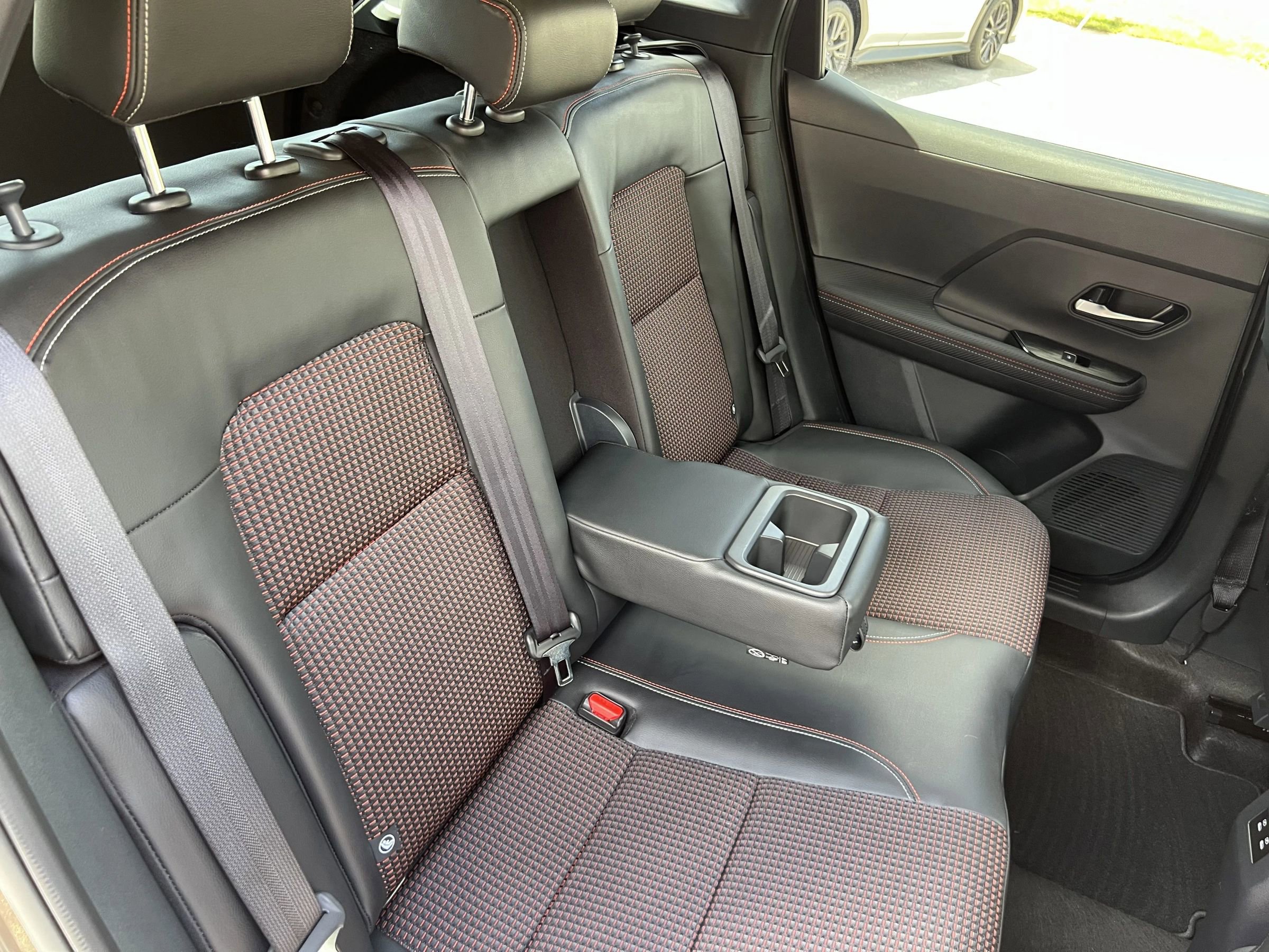 Used 2025 Nissan Kicks SR w/ Illumination Package image 25