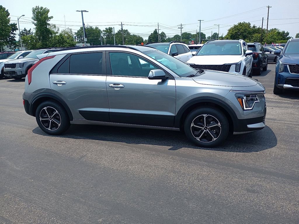 New 2025 Kia Niro EX image 2