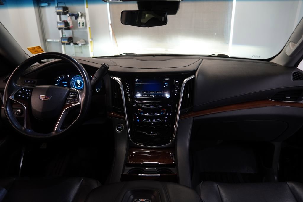 Used 2019 Cadillac Escalade Luxury AWD/4WD image 23