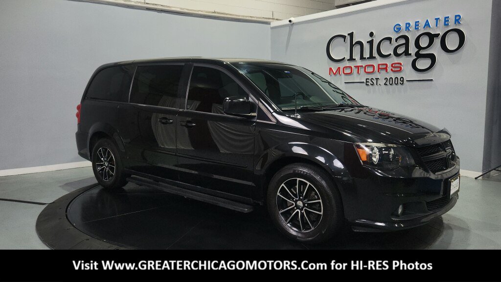 Used 2015 Dodge Grand Caravan SXT w/ Blacktop Package FWD image 2