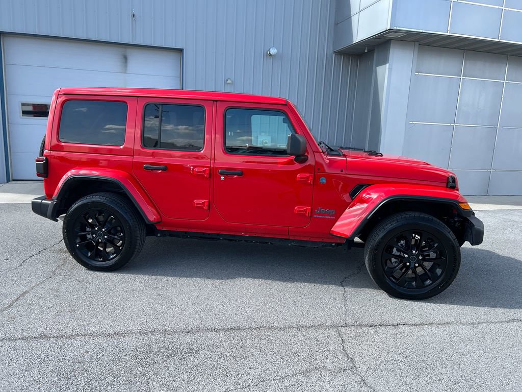 Used 2025 Jeep Wrangler Unlimited Sahara w/ Safety Group AWD/4WD image 8